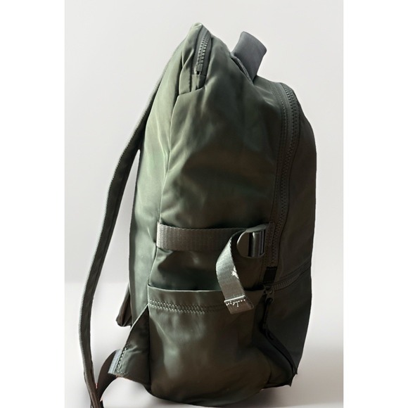 Lululemon New Crew Backpack 22L Laptop Pocket DESIGNED FOR ON THE MOVE - Picture 3 of 10